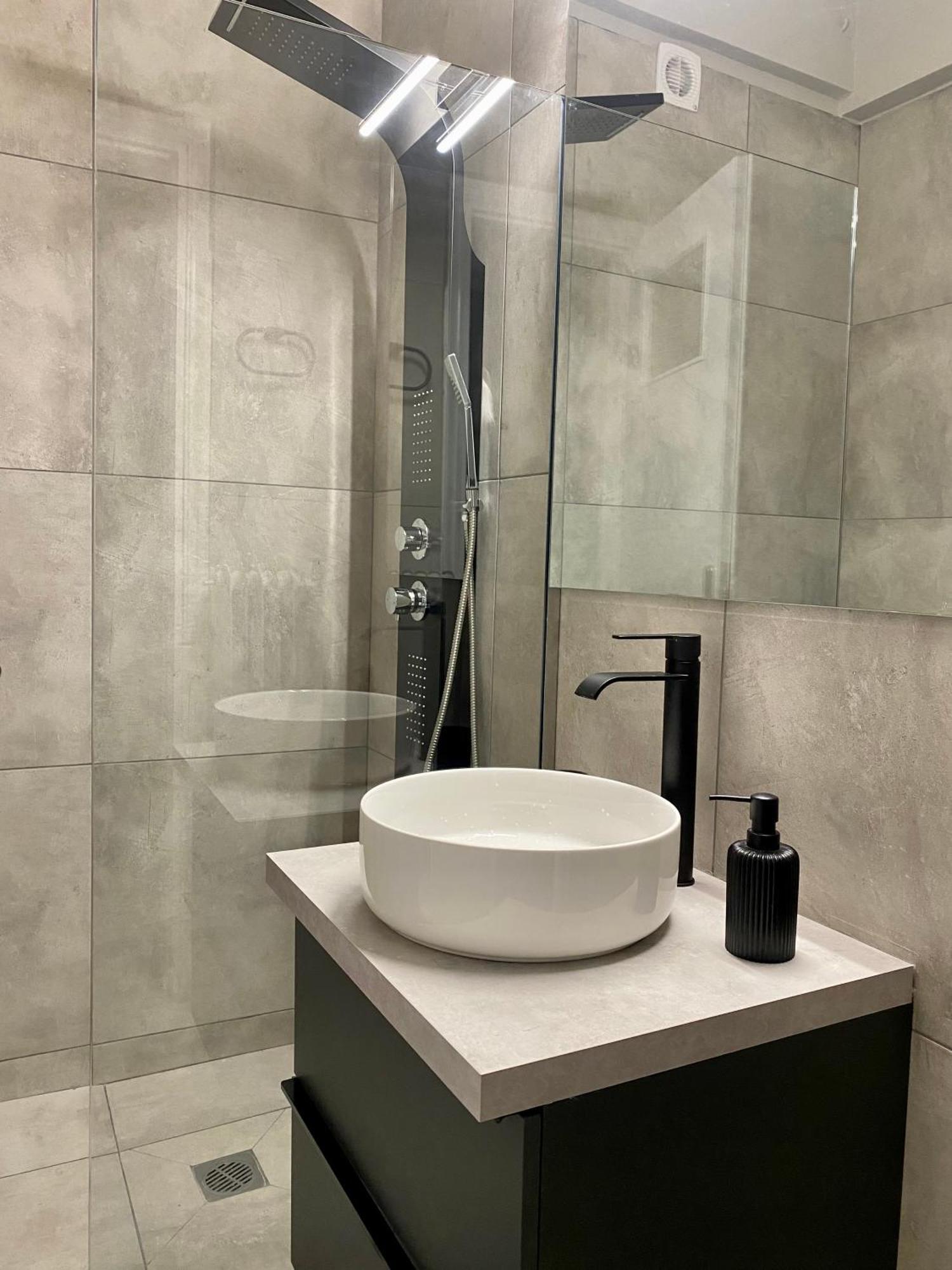 Cozy Apartment In Kolonaki Athens - Sleeps 5 Atenas Exterior foto