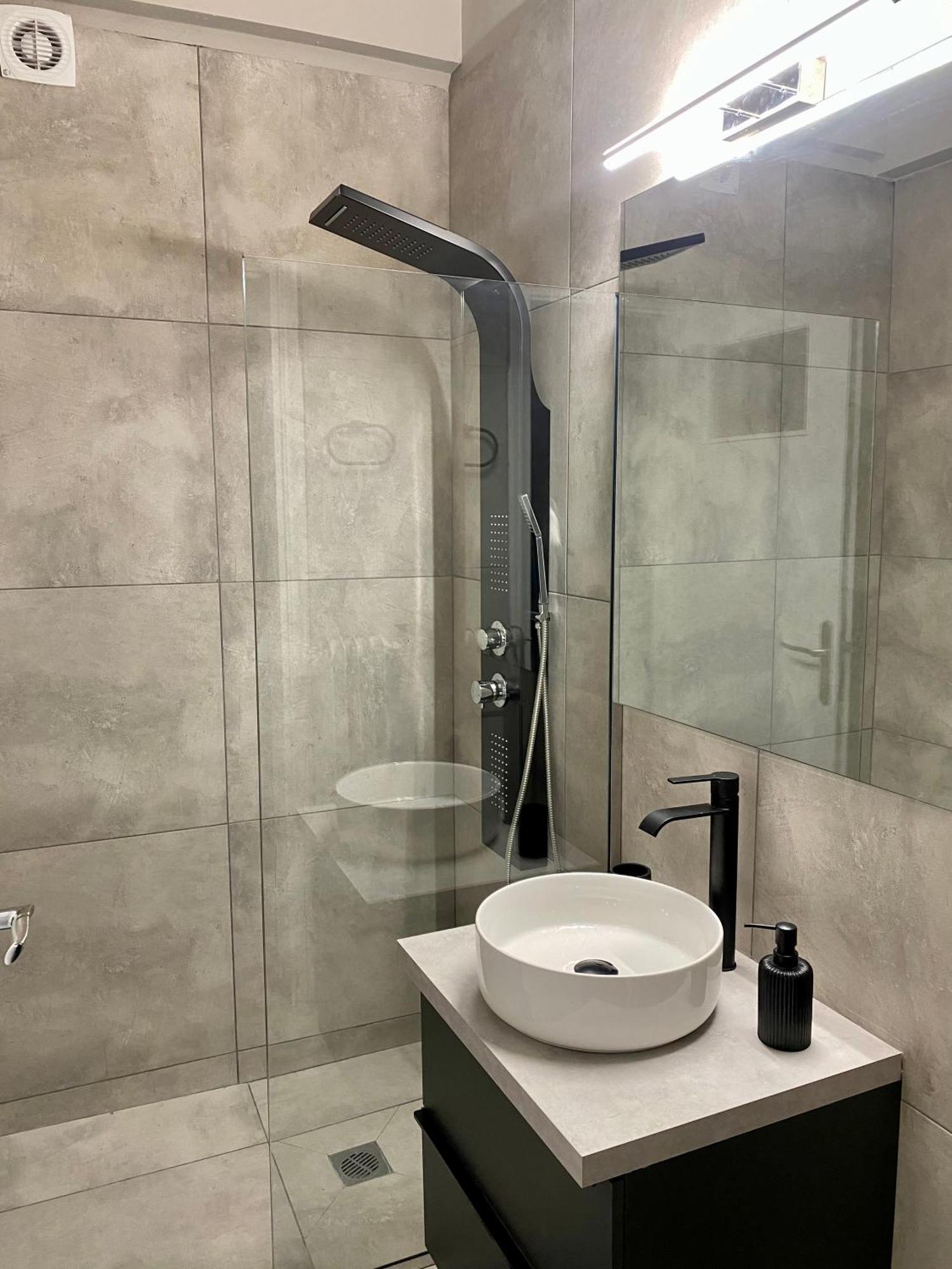 Cozy Apartment In Kolonaki Athens - Sleeps 5 Atenas Exterior foto